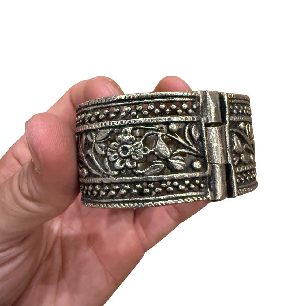 Vintage Ethnic Silver Plated Brass? Filigree Hinged Cuff Bracelet Pin Clasp Boho